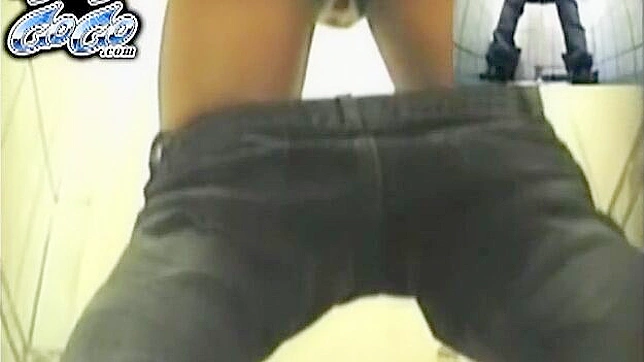 Chica Teen 18+ Hermosa y Solitaria Ingresa en Lugar Público