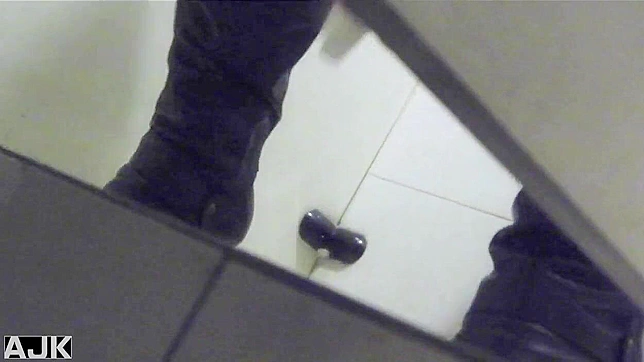 Transexual Japonesa Sucia y Sexy Goza en el Baño