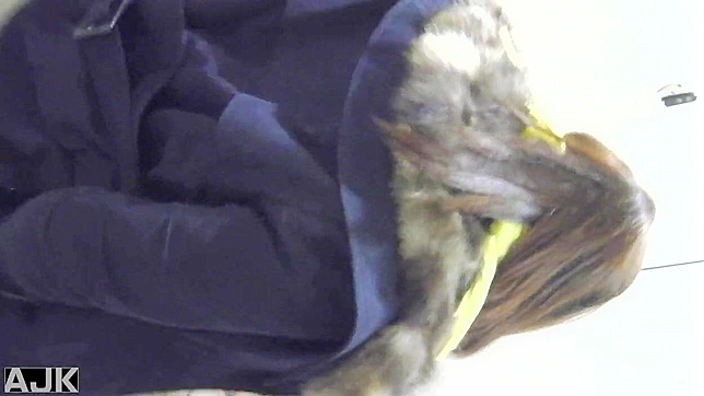 Ángel Japonesito Derecho y Atractivo Lo Busca Tras el Trabajo