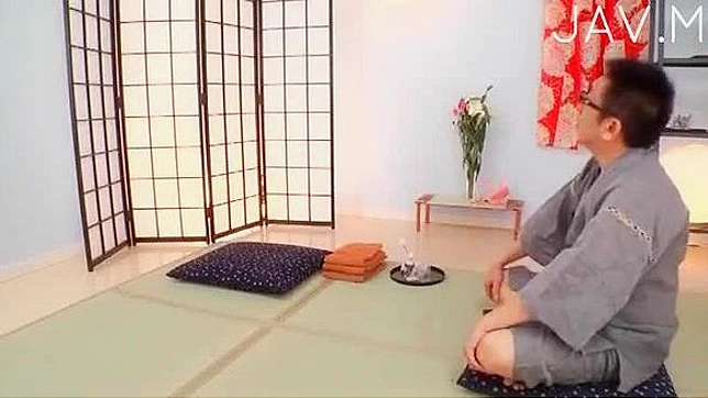 Teen 18+ Japones Increíble en Kimono Chupando Pene