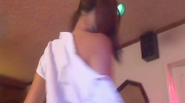 Chica Asia Con Coletas Malvada Montando Su Gran Pene