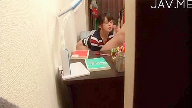 Amateur lujuriosa disfruta llenando su boca con una enorme polla