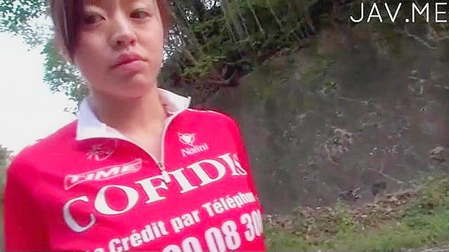 Joven Japonesa Deportiva Y Sexy Montando Bici Al Aire Libre