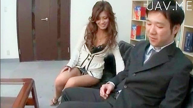 Japonesita Cachonda y Amateur Mamando la Picha Rizada