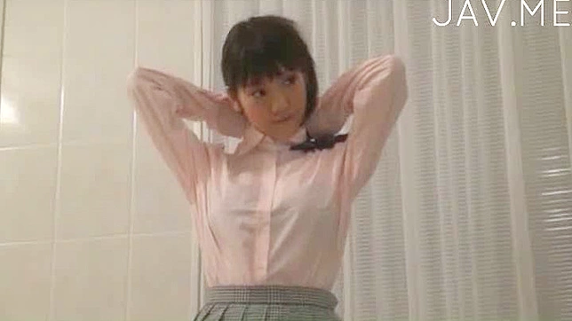 Estudiante en Uniforme Da Profunda Mamada Como una Pro, Succión Dura