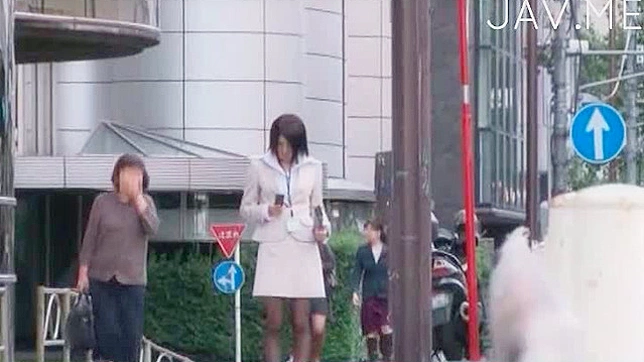 Elegant Japanese babe is eager to receive uncouth pleasuring