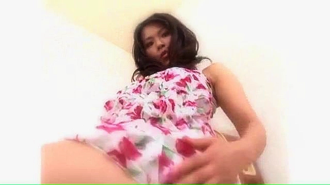 Chupándole los Tetazos Juyosos y la Coñita Mojada de una Chica