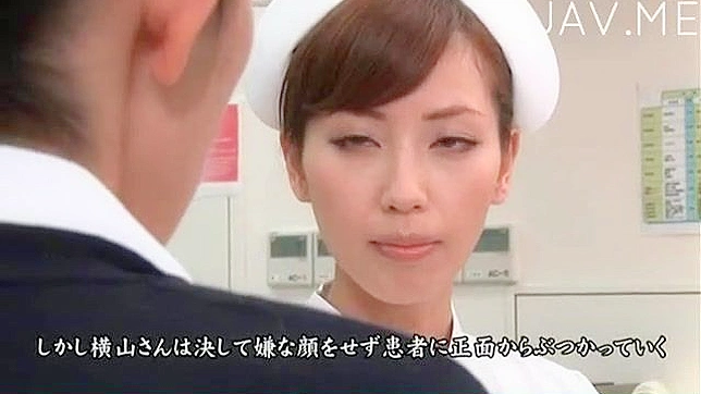Enfermera Ayuda Paciente A Recuperarse Masturbándolo