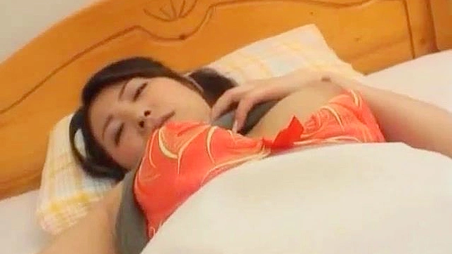 Teen 18+ Con Coño Peludo Se Abre Las Piernas