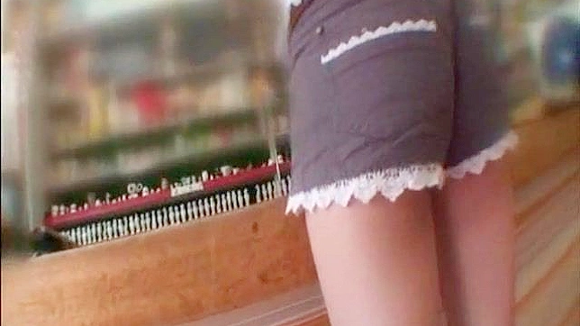 Teen 18+ asiático kink listo para que su coño se abra y la folle