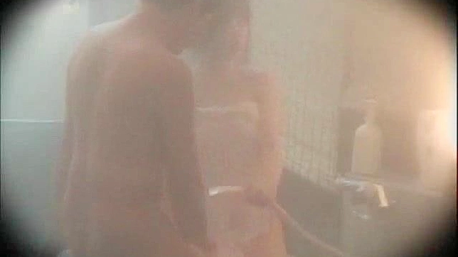 Baño Caliente Con Lengua Juguetona Se Torna Salvaje y Ardiente