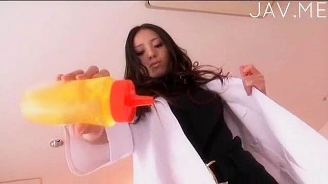 Enfermera morena quiere saborear este grueso pollón