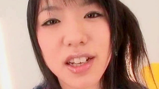 Adorable Japonesita Recibe Juguetes Sexuales En Su Conchita