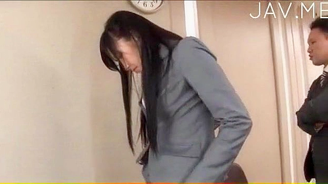 Chica Japonesa Tímida Recibe Un Toyinísmo En Su Coño Sediento