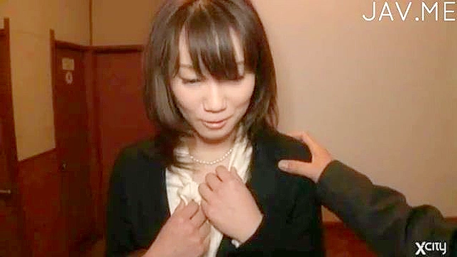 Estimulación Lujosa para el Coño de una Japonesa Hermosa