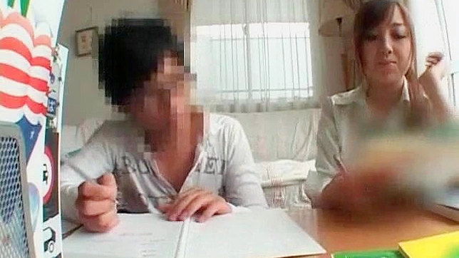 Monica Seduce A Su Jefa En El Trabajo Y La Penetra Con Dureza Posteriormente