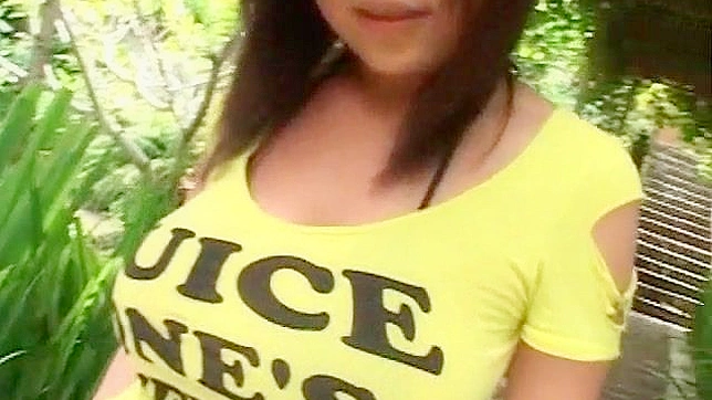 Nikita Solitaria Disfruta Divirtiéndose Cuando Está Sola