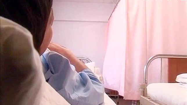 Joven Japonesita Con Tetitas Pequeñas Mamando Grandes Pollas