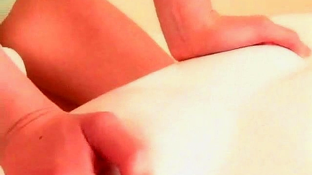 Bella Solista Asiática Muestra Su Técnica Anal