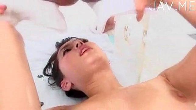 Chica Asia Captivadora Atrae Con Su Salvaje Mamada de Pene