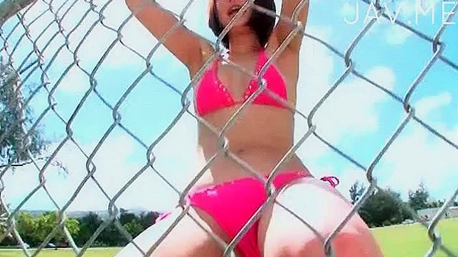 Asia Coqueta En Bikini Afuera Seduce Con Su Cuerpo Caliente