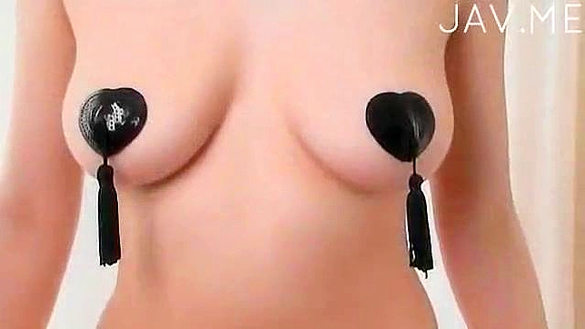 Tetas Asiáticas Lindas y Levantadas para Lujuriosos Placeres
