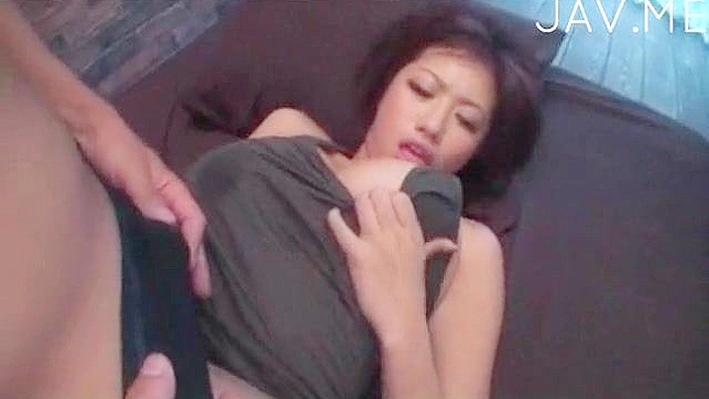 Probando El Coño Peludo Y Dulce De una Amateur Asiática