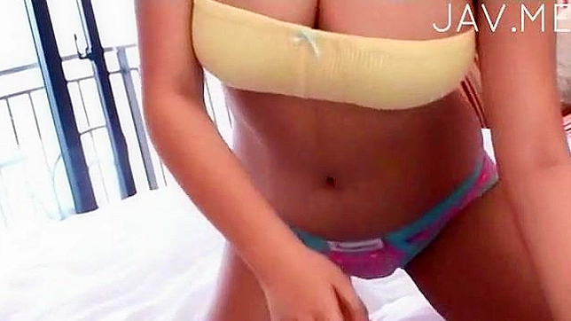 Nena presume sus enormes tetas voluptuosas