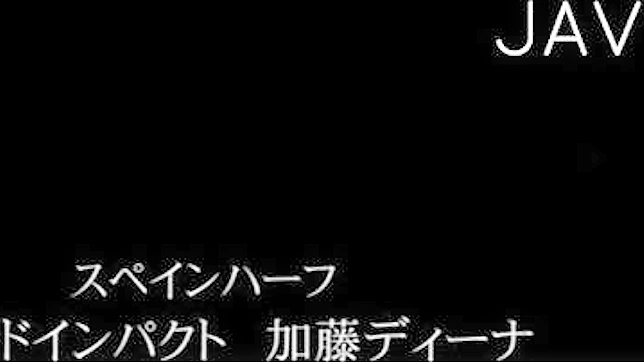 Estrella porno japonesa amateur chupando polla con pechos pequeños