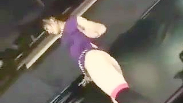 Asiática Recibe Un Enema y Baila Desnuda