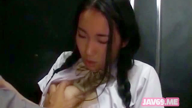 Video Porno de Cachonda Asiática follando bien profundo