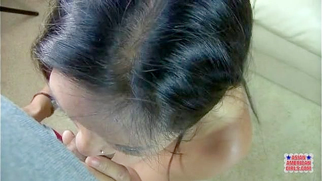 Chica China Dándole un Buen Culo al Pene