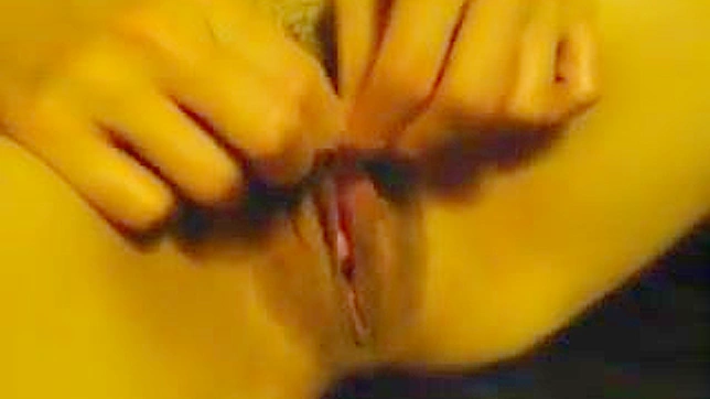 Chica Asia Exhibe Su Coñito Seductoramente