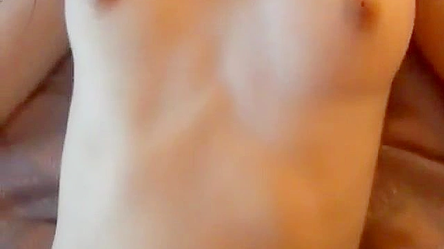 Reina Asiática Enloquece con Un Brutal Coito Vaginal en Cita Sexual