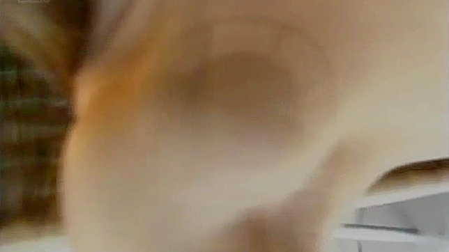 Sakamaki Riona en lencería blanca se come el coño y lo montan vídeo 4
