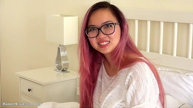 Linda asiática de UK con tetas grandes follando
