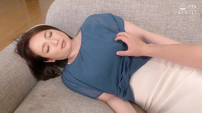 Lustful Son Licks Plush Pussy and Screws Busty Japanese Mom on Bed in Father's Absence