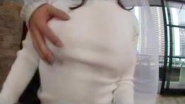 Desperate Mom Solo Pleasure on a Bench in Japan