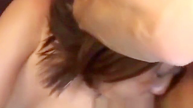 Chinese Beauty's Alluring Aroma: Luscious Cream Pee