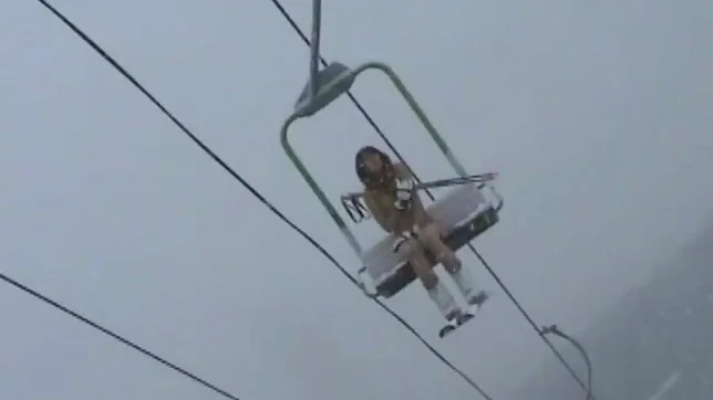 Rin Kawamoto Asian doll is skiing nude